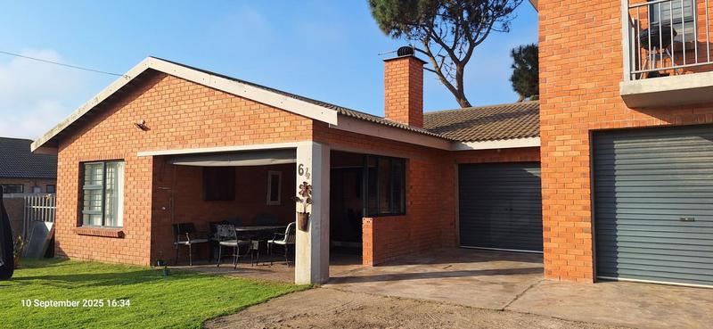 5 Bedroom Property for Sale in Fraaiuitsig Western Cape